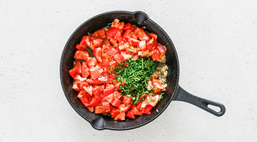 Török Shakshuka (sült tojás paradicsommal), klasszikus recept