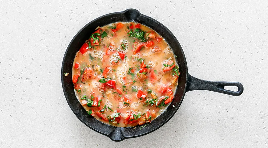 Török Shakshuka (sült tojás paradicsommal), klasszikus recept