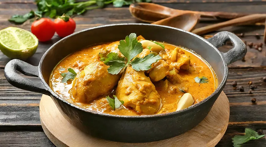 A rizst vagy a tésztát hagyományosan curryszósszal főzik